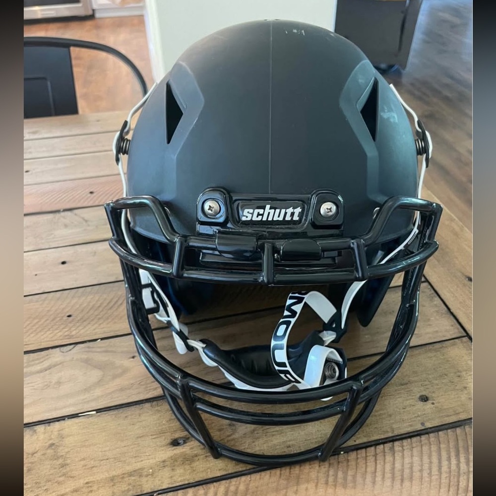 Schutt Vengeance A11 Youth Football Helmet